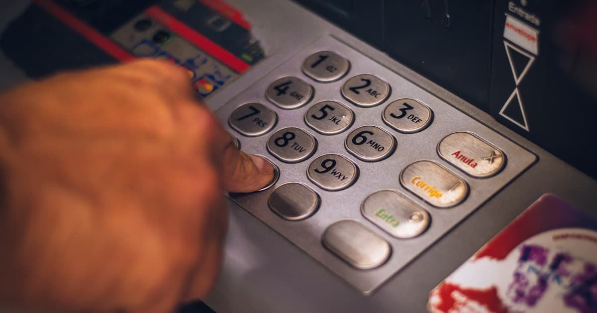 МФО чи банк: коли вигідніше звертатися до кожного